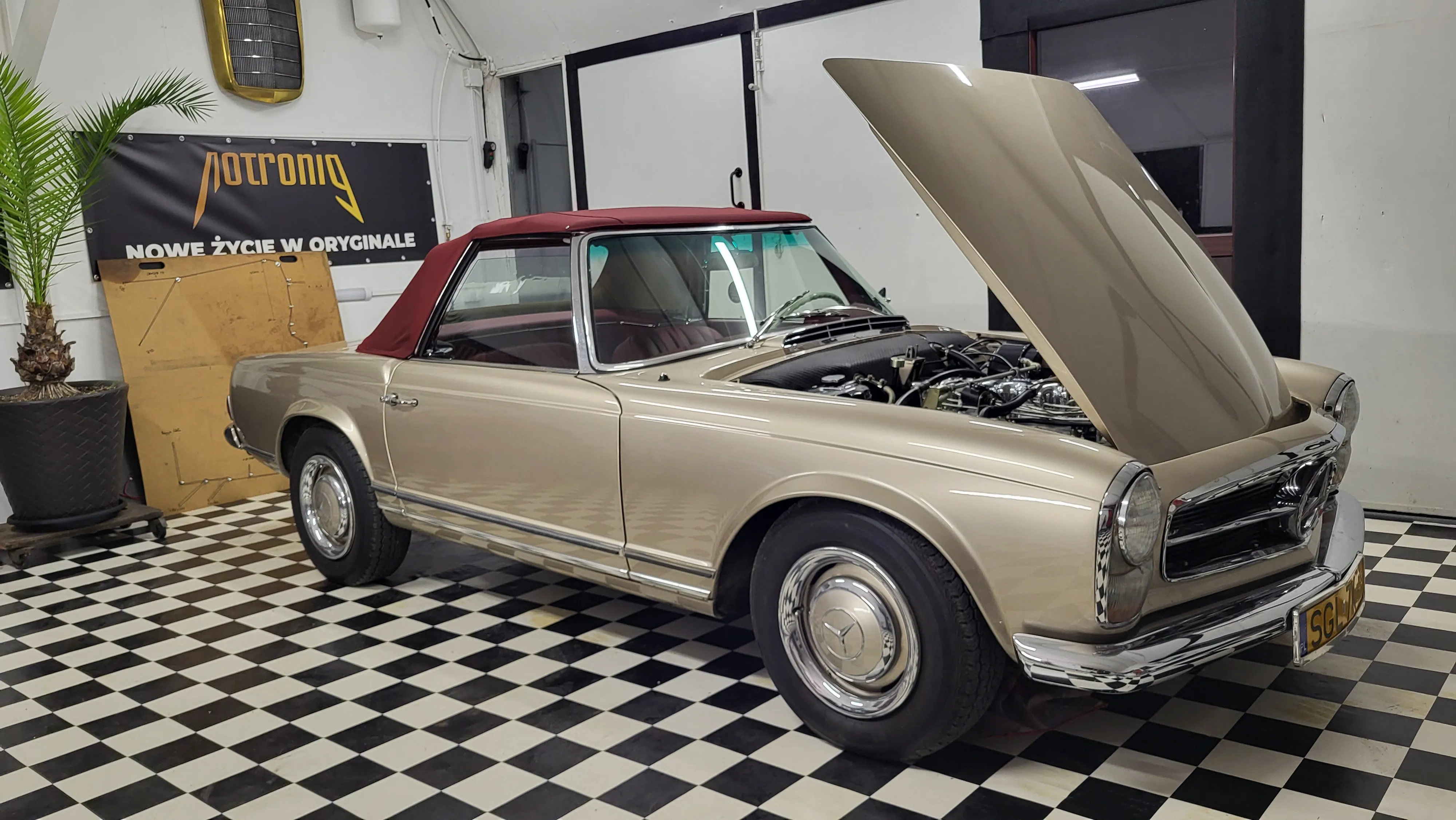Mercedes-Benz W113 SL (Pagoda) w warsztacie NotroniG