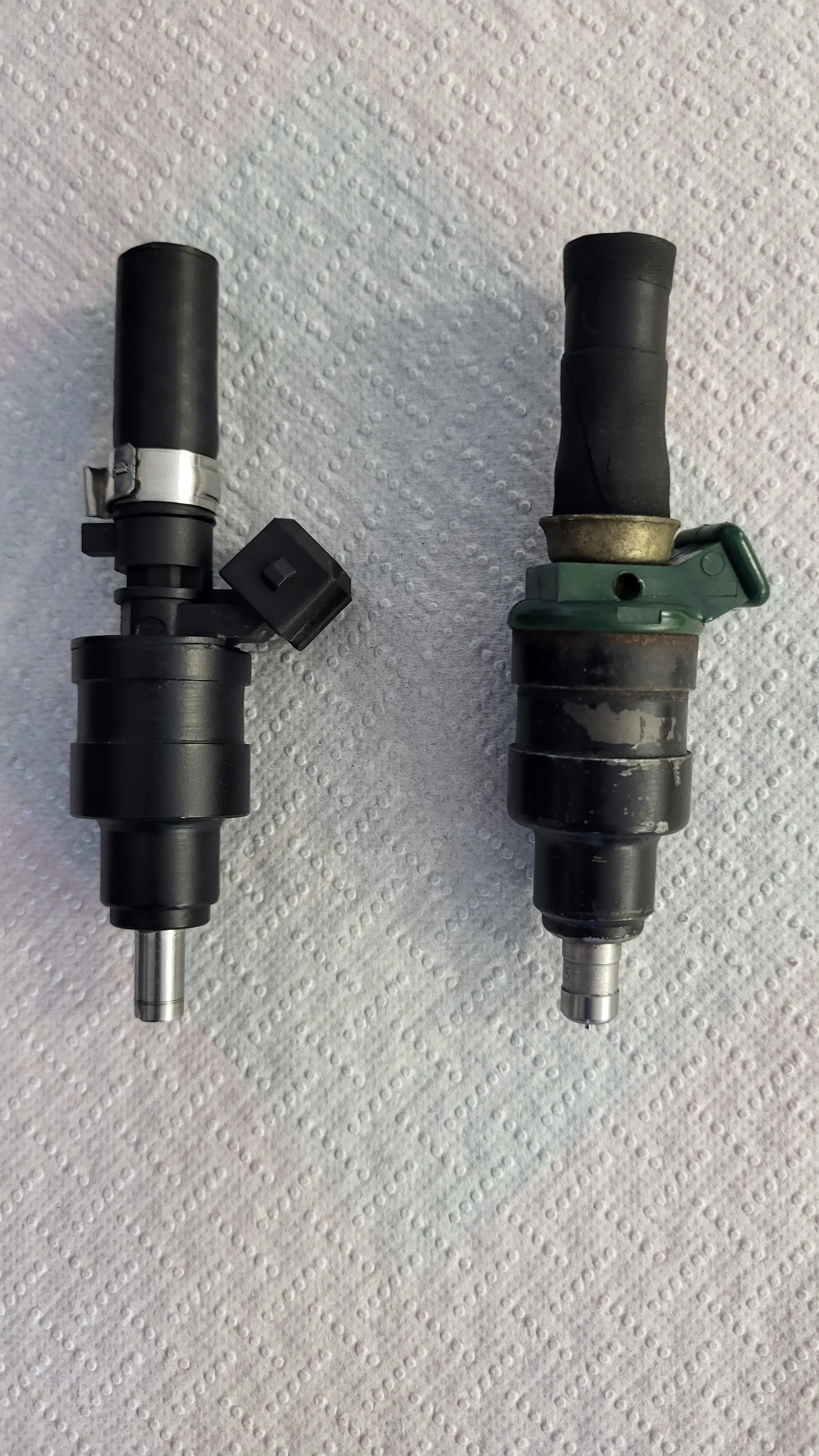 Porównanie oryginalnego wtryskiwacza mechanicznego i nowego wtryskiwacza NotroniG